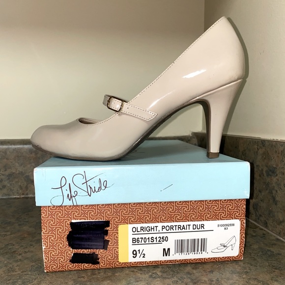 Nude Heels - Picture 1 of 3